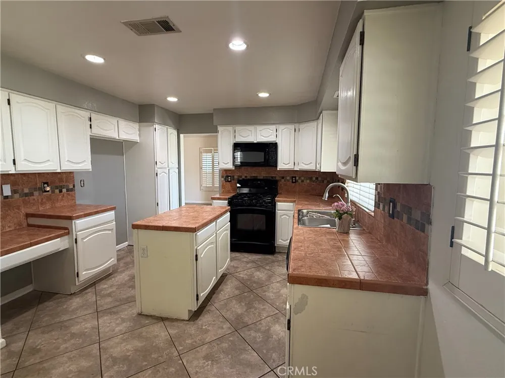 19530 Chinotto Riverside, CA 92508