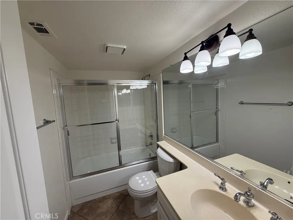 19530 Chinotto Riverside, CA 92508