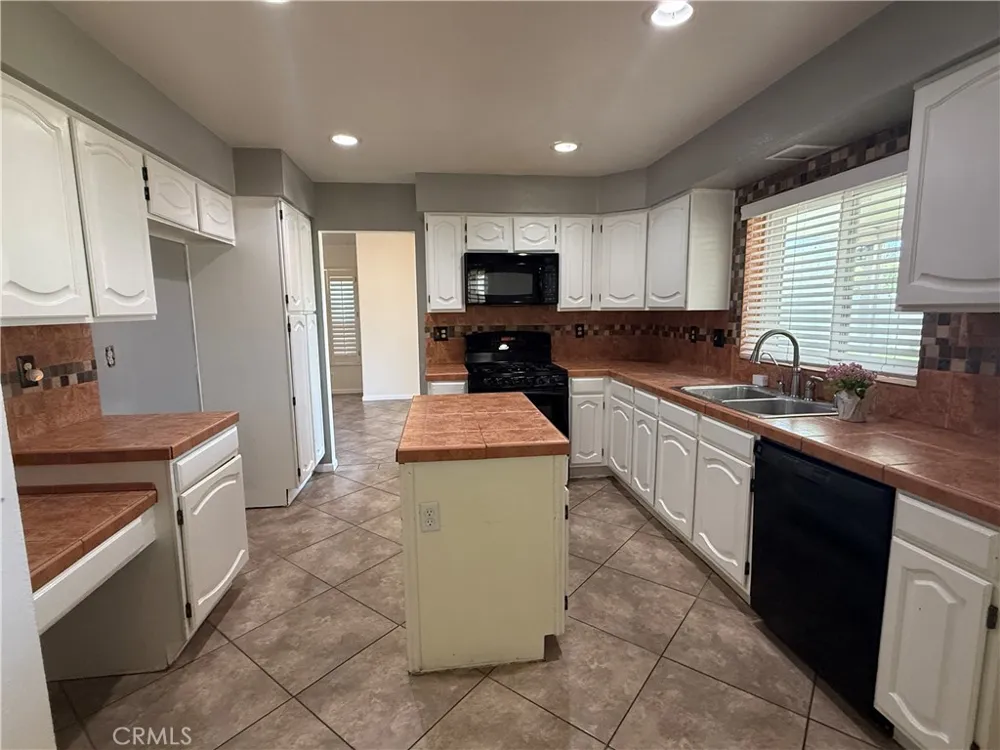 19530 Chinotto Riverside, CA 92508