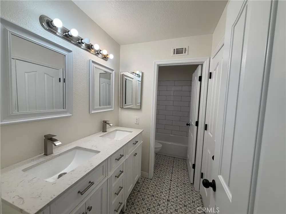 19530 Chinotto Riverside, CA 92508