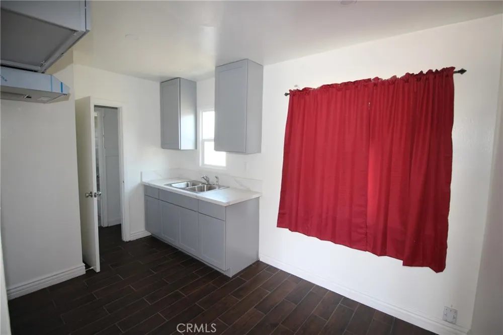 4954 Tweedy Boulevard #B South Gate, CA 90280