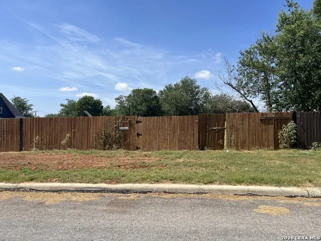 00 S Pecan Pearsall, TX 78061