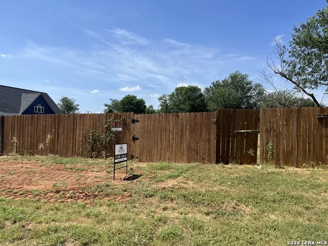 00 S Pecan Pearsall, TX 78061
