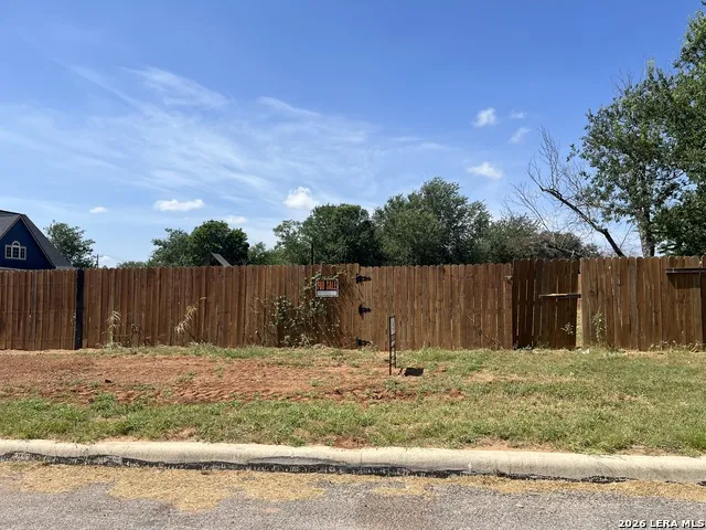 00 S Pecan Pearsall, TX 78061