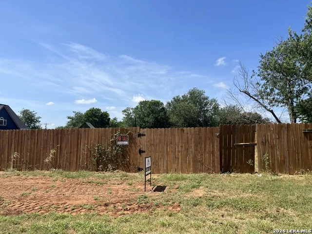 00 S Pecan Pearsall, TX 78061