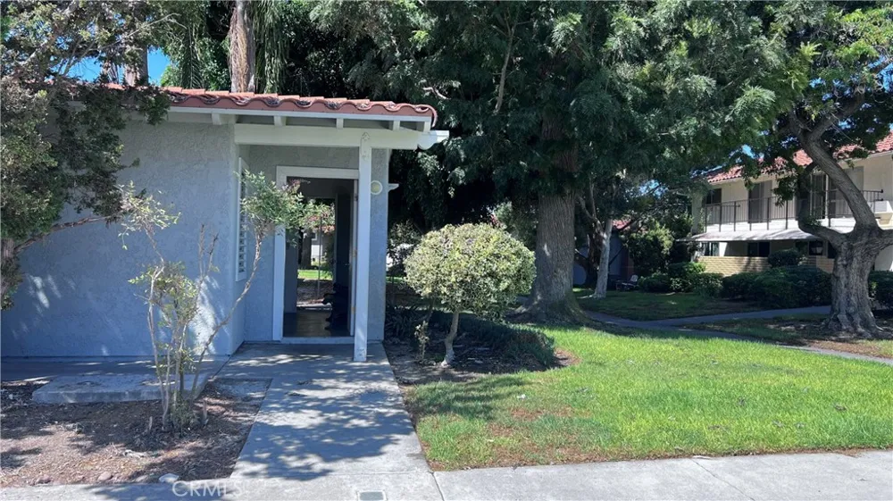 2119 Via Puerta Laguna Woods, CA 92637