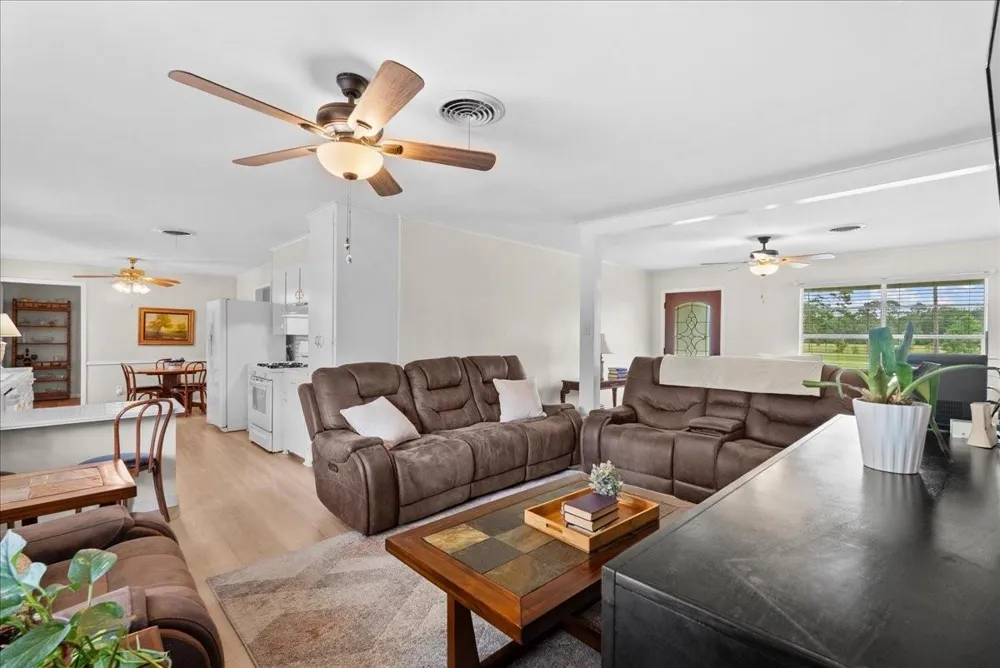 804 Otter Road Anahuac, TX 77514