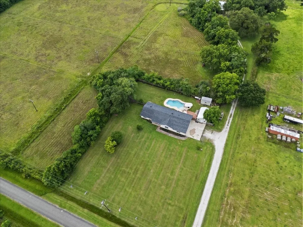 804 Otter Road Anahuac, TX 77514
