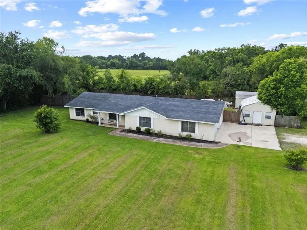 804 Otter Road Anahuac, TX 77514