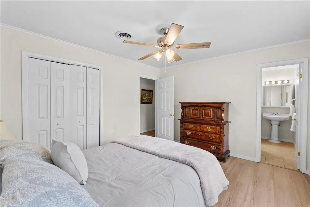 804 Otter Road Anahuac, TX 77514