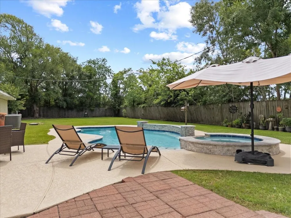 804 Otter Road Anahuac, TX 77514