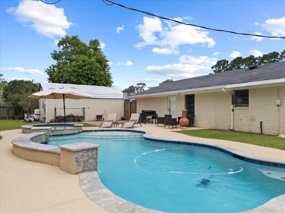 804 Otter Road Anahuac, TX 77514
