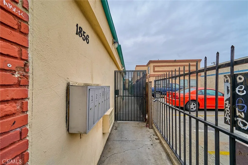 1856 Pacific Avenue Long Beach, CA 90806
