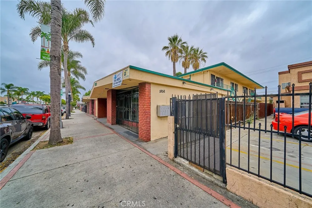1856 Pacific Avenue Long Beach, CA 90806