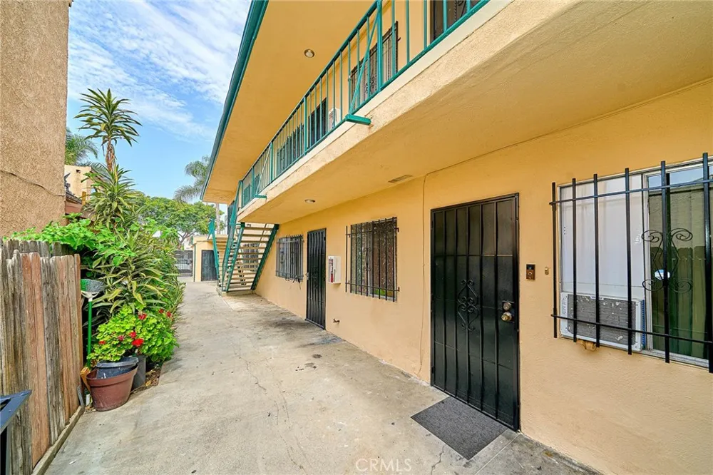 1856 Pacific Avenue Long Beach, CA 90806