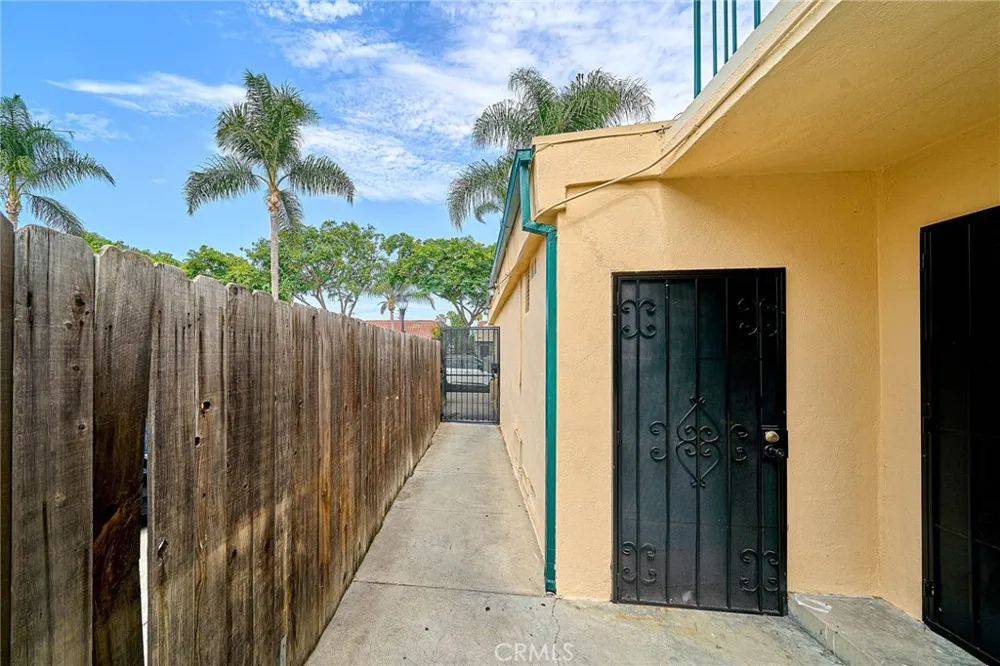 1856 Pacific Avenue Long Beach, CA 90806