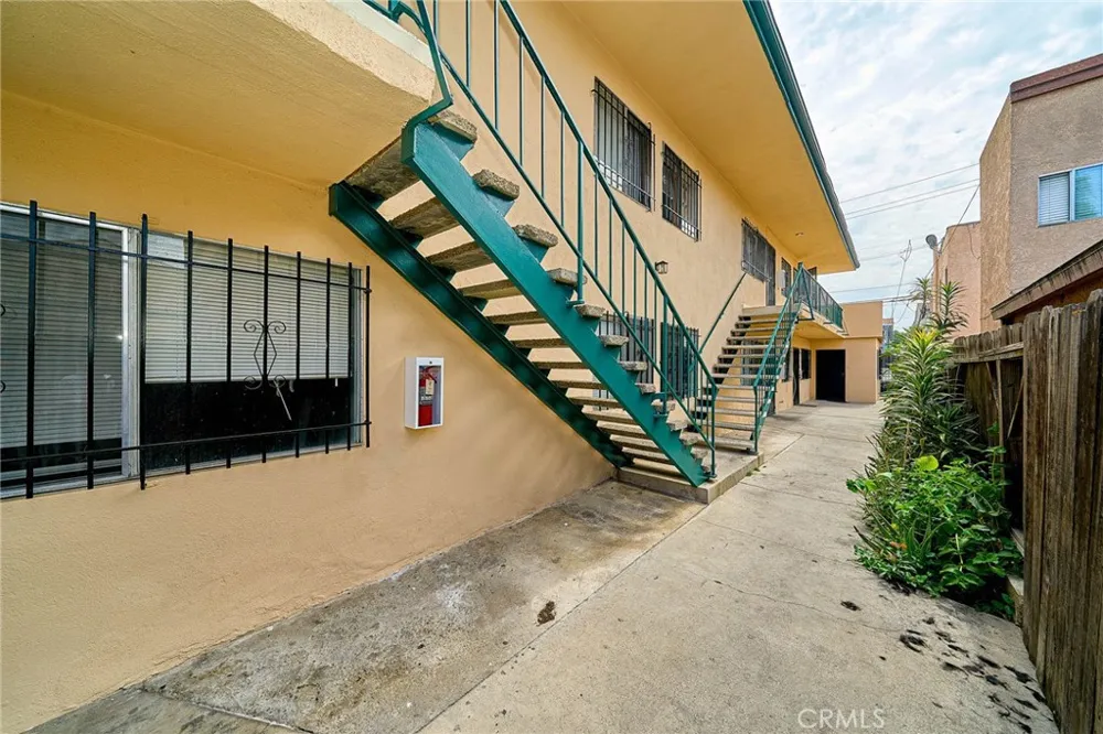 1856 Pacific Avenue Long Beach, CA 90806
