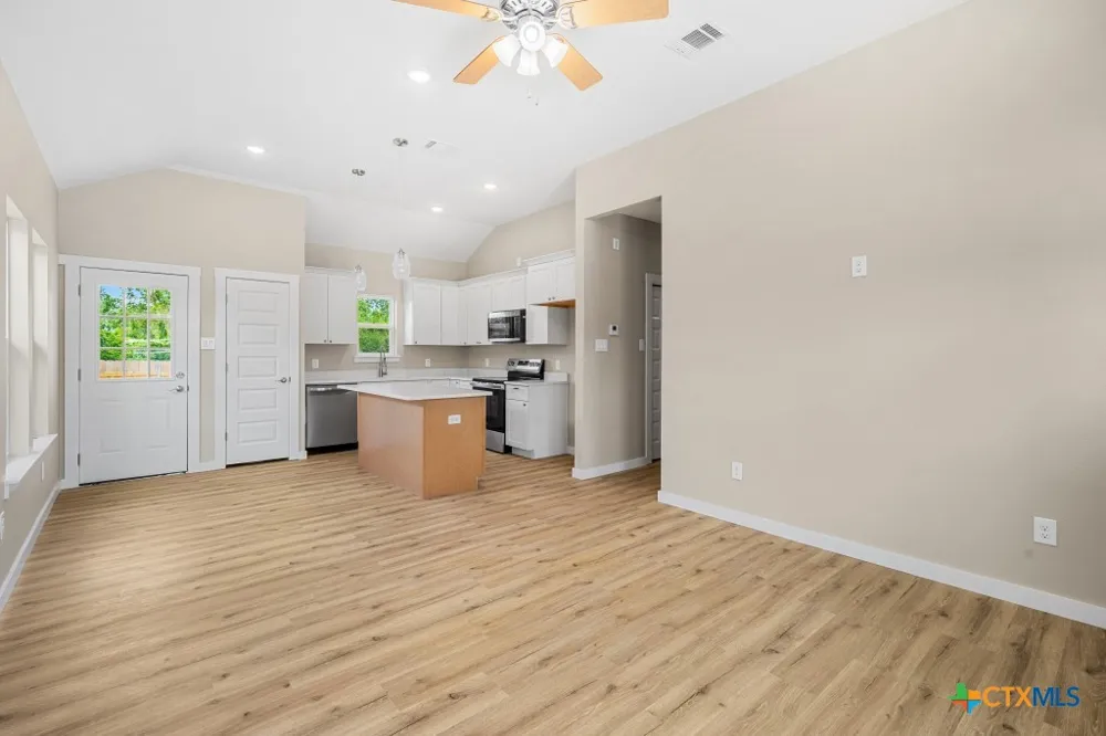 606 Bridge Street Gatesville, TX 76528