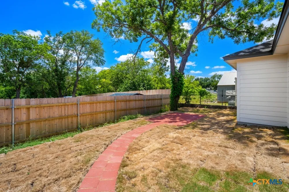 606 Bridge Street Gatesville, TX 76528