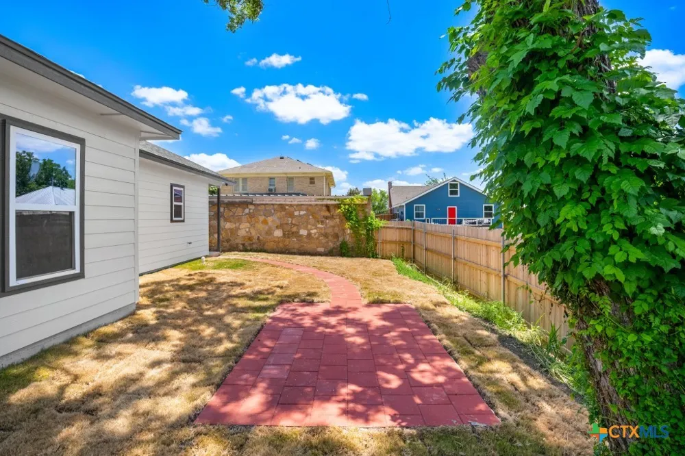 606 Bridge Street Gatesville, TX 76528