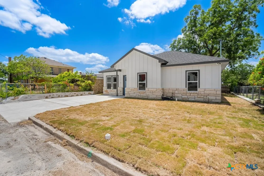 606 Bridge Street Gatesville, TX 76528