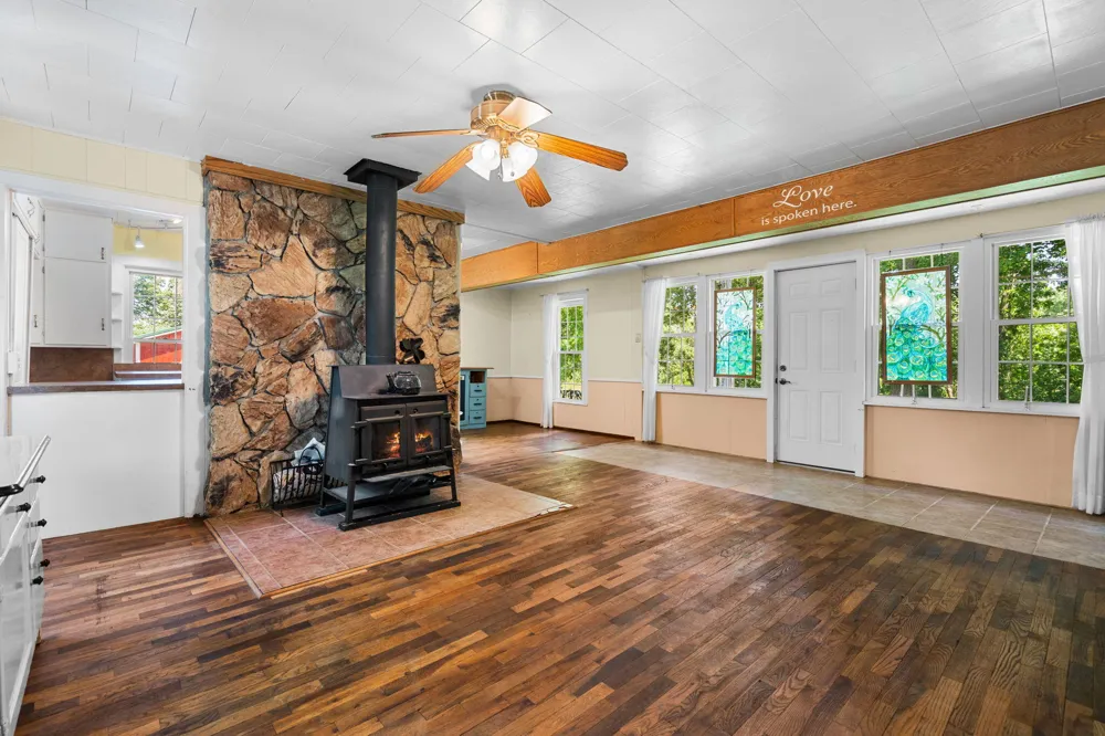 11230 Hoyt Road Munith, MI 49259
