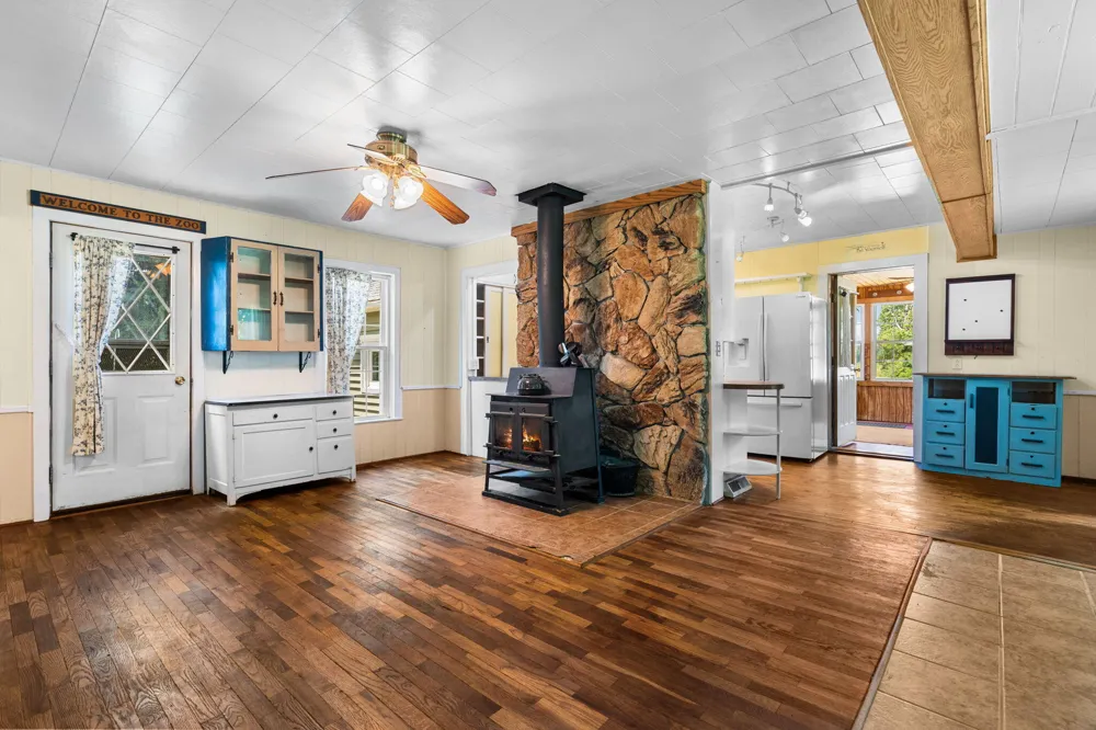 11230 Hoyt Road Munith, MI 49259