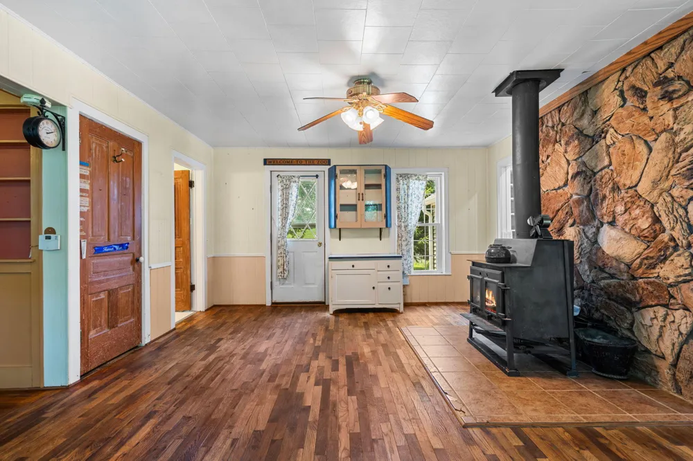 11230 Hoyt Road Munith, MI 49259