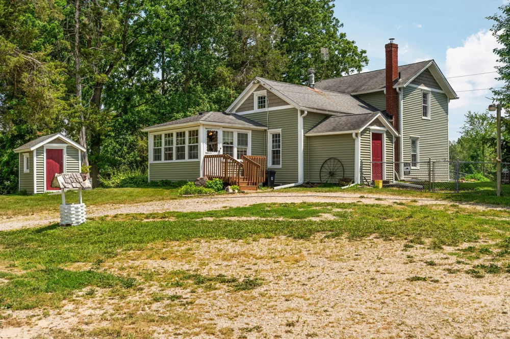 11230 Hoyt Road Munith, MI 49259