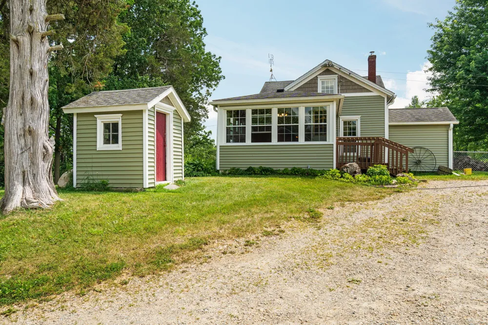11230 Hoyt Road Munith, MI 49259