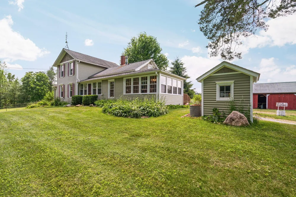 11230 Hoyt Road Munith, MI 49259
