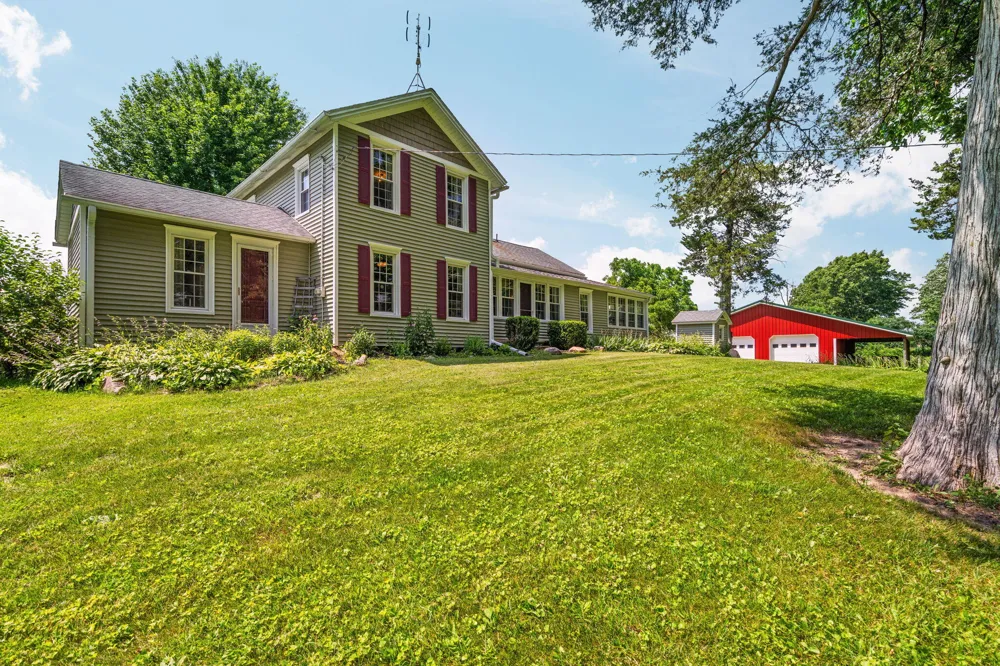 11230 Hoyt Road Munith, MI 49259