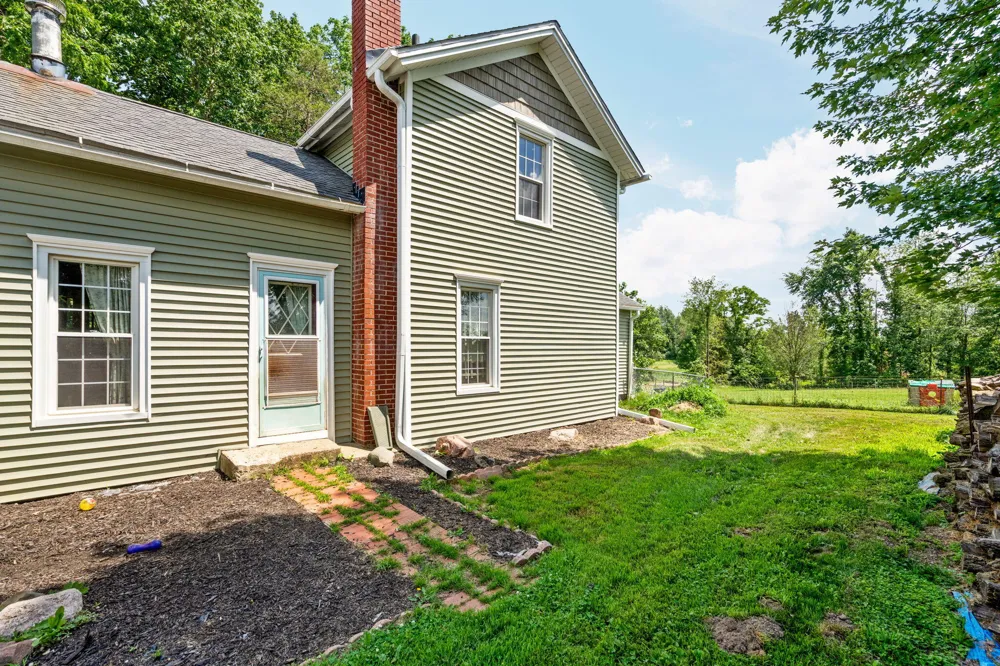 11230 Hoyt Road Munith, MI 49259