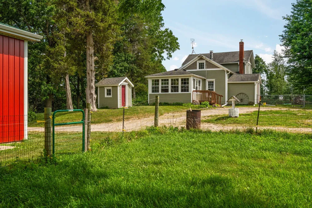 11230 Hoyt Road Munith, MI 49259