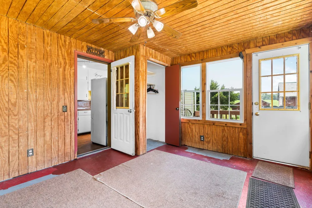 11230 Hoyt Road Munith, MI 49259