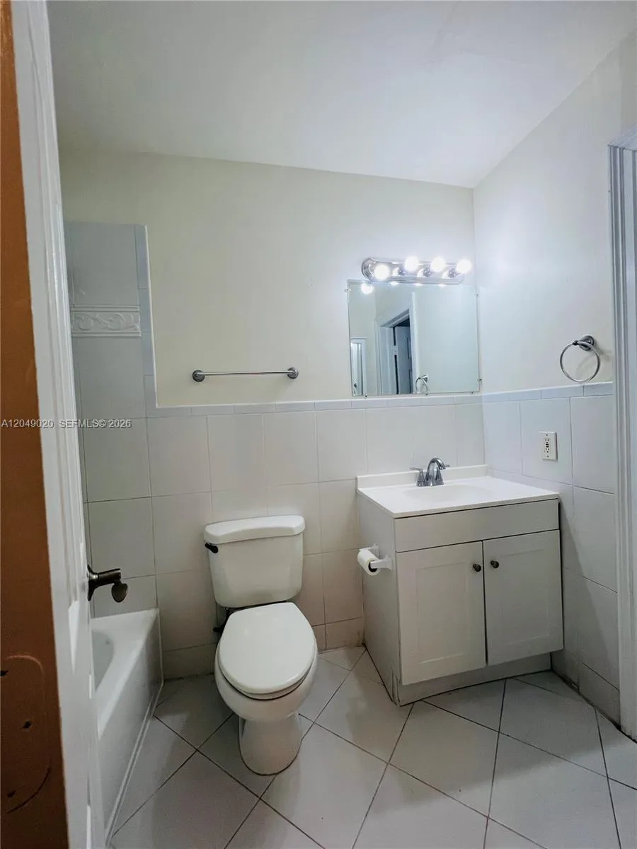 2050 NW 89th Ave #208 Pembroke Pines, FL 33028