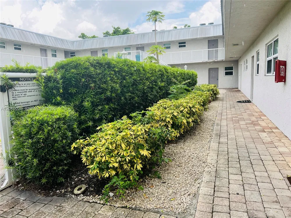 2050 NW 89th Ave #208 Pembroke Pines, FL 33028