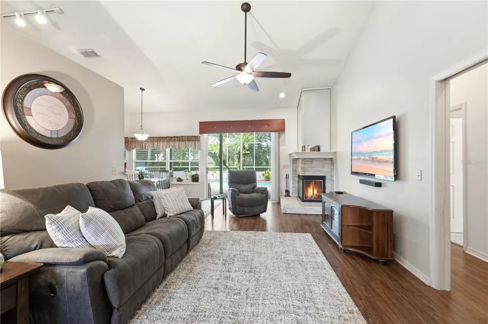 1053 OLD COVENTRY COURT Oviedo, FL 32765