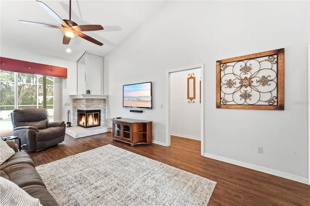 1053 OLD COVENTRY COURT Oviedo, FL 32765