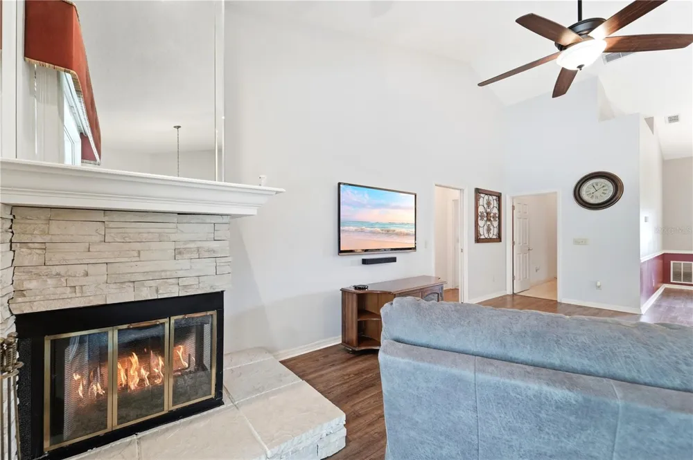 1053 OLD COVENTRY COURT Oviedo, FL 32765