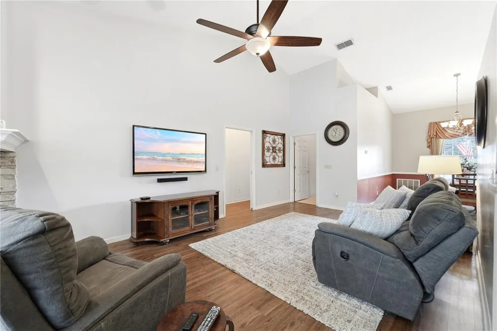 1053 OLD COVENTRY COURT Oviedo, FL 32765