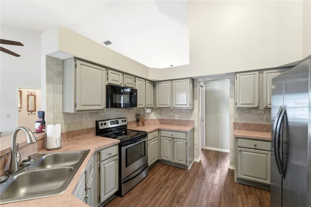 1053 OLD COVENTRY COURT Oviedo, FL 32765