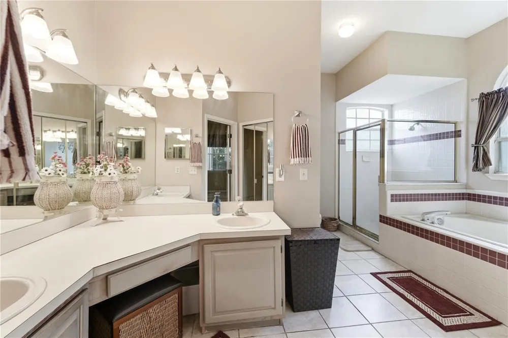 1053 OLD COVENTRY COURT Oviedo, FL 32765
