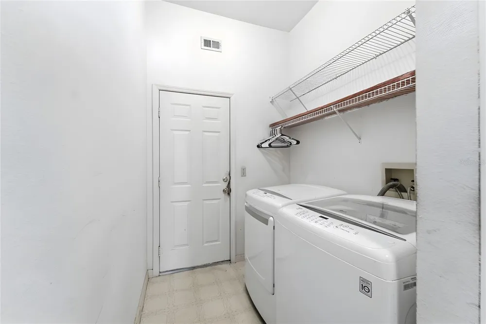 1053 OLD COVENTRY COURT Oviedo, FL 32765