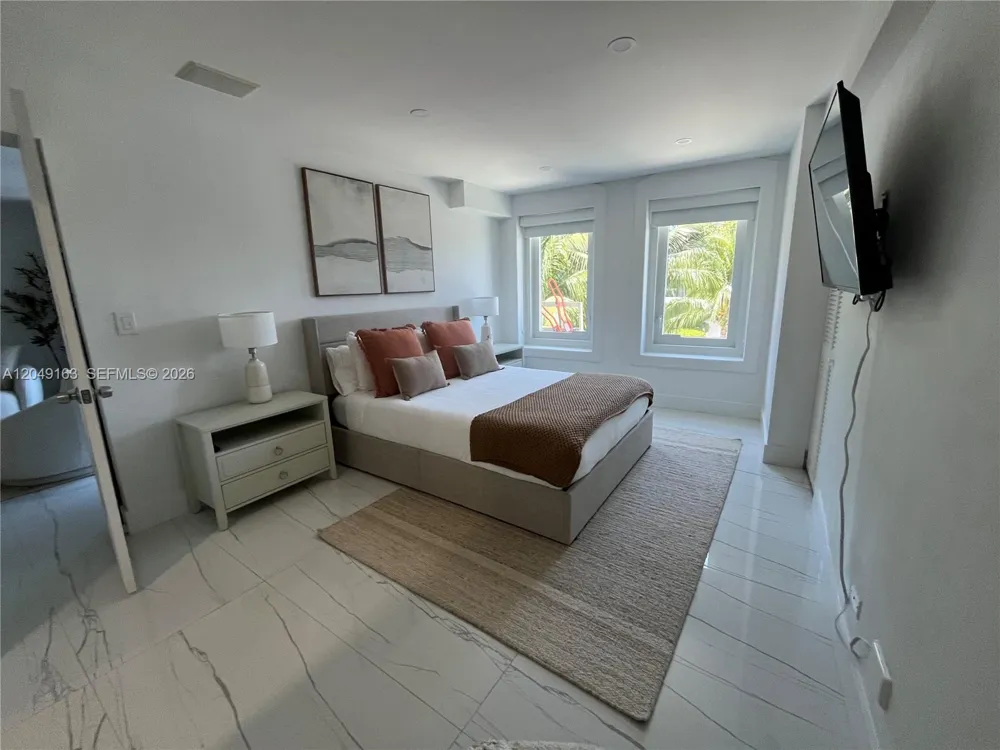 2301 Collins Ave #326 Miami Beach, FL 33139