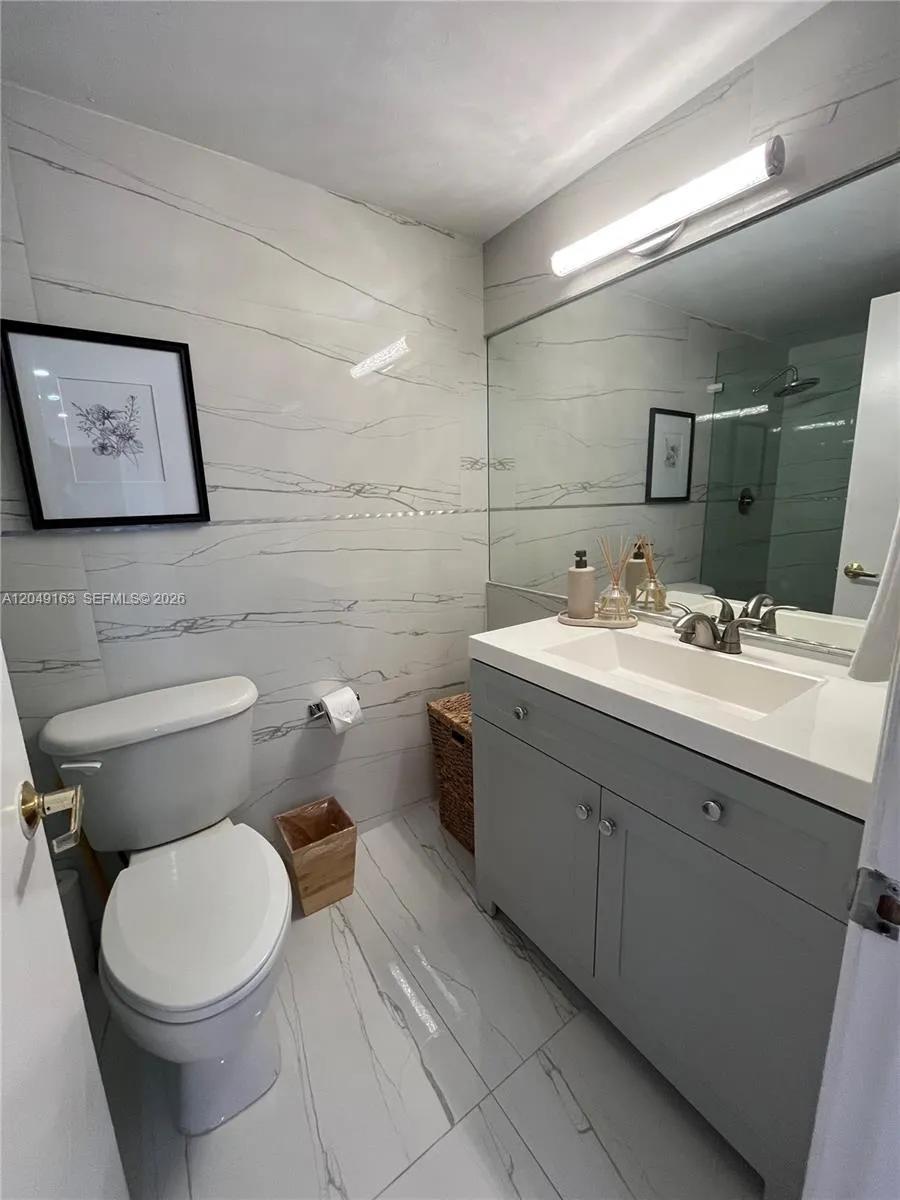 2301 Collins Ave #326 Miami Beach, FL 33139