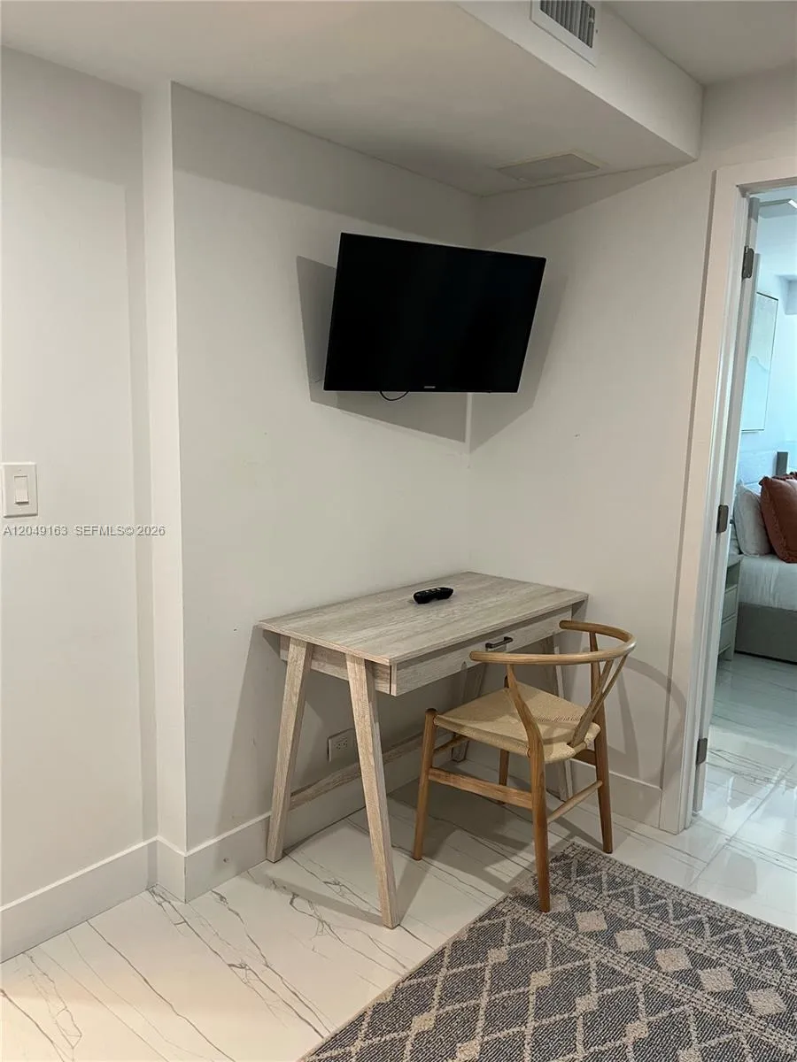 2301 Collins Ave #326 Miami Beach, FL 33139