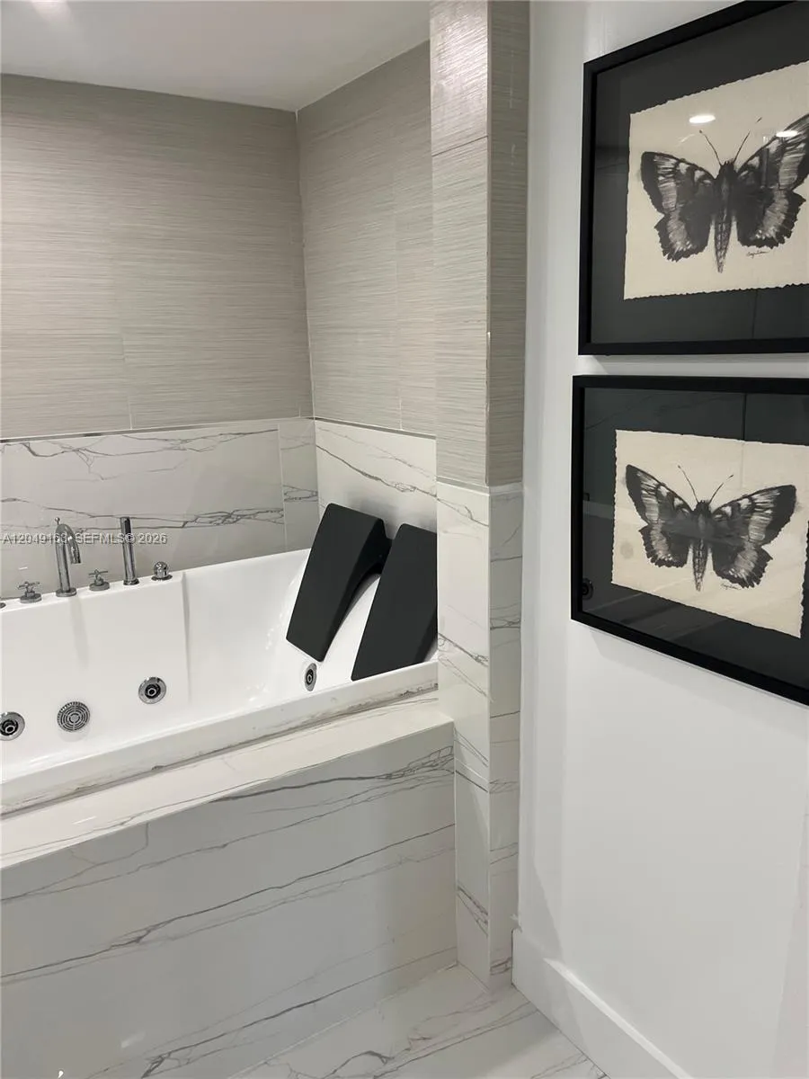 2301 Collins Ave #326 Miami Beach, FL 33139