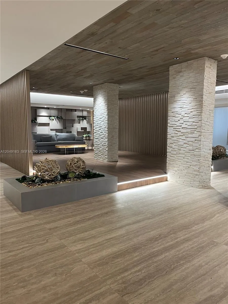 2301 Collins Ave #326 Miami Beach, FL 33139