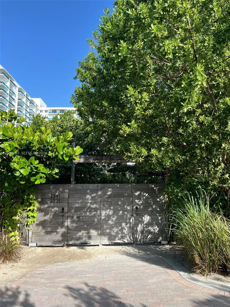 2301 Collins Ave #326 Miami Beach, FL 33139
